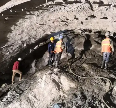永平拱顶带模注浆料的施工流程及注意事项